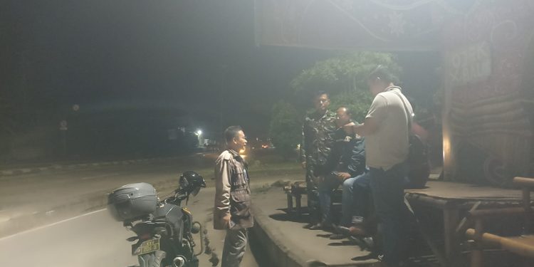 Babinsa Koramil 410-04/TKT Kodim 0410/KBL Cegah Eskalasi, Bubarkan Tawuran Pelajar di Bawah Fly Over Kalibalau Kencana