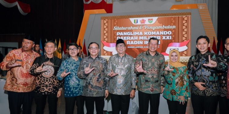 Pemprov Lampung Gelar Acara Silaturahmi dan Penyambutan Pangdam XXI/Radin Inten Mayjen TNI Kristomei Sianturi di Mahan Agung