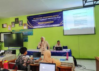 Bikin Guru Melek Teknologi! Dosen IIB Darmajaya Bongkar Cara AI Ubah Kelas Jadi Lebih Cerdas