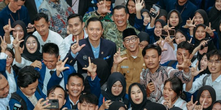 Menko AHY dan Gubernur Mirza Ajak Mahasiswa Unila Jadi Generasi Pemimpin yang Inovatif dan Berkarakter
