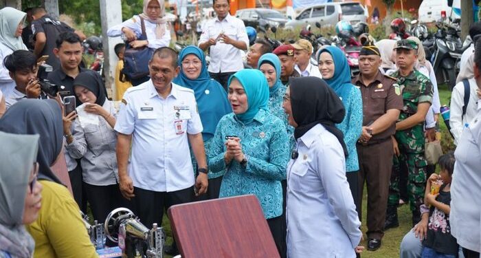Kejari Way Kanan Hadiri Pencanangan Desa Tapis dan Penyaluran Bantuan TP-PKK Provinsi Lampung