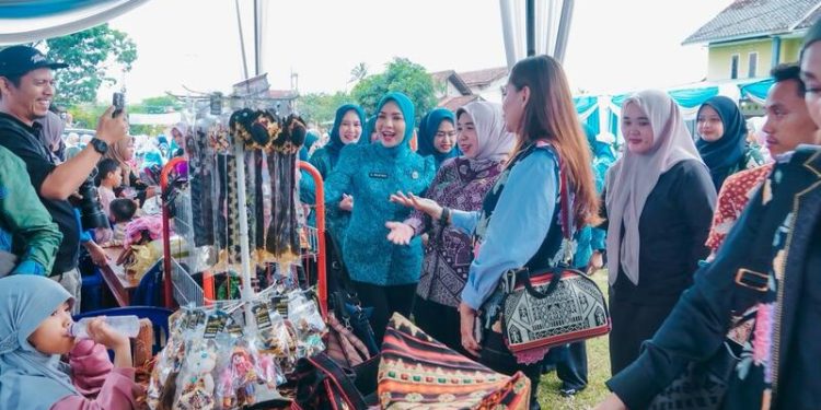 Ibu Purnama Wulan Sari Mirza Canangkan Pekon Rejomulyo, Jati Agung, Lampung Selatan sebagai Desa Tapis atau Desa Kesejahteraan Keluarga