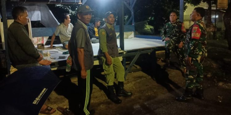 Jaga Kamtibmas, Babinsa Koramil 410-03/TBU Gelar Patroli Malam