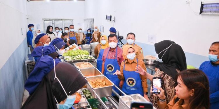 Kunjungan Bupati ke SPPG Padang Manis, Pastikan Setiap Sajian Aman dan Bergizi
