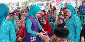 Perkuat Peran Keluarga dalam Pembangunan Daerah, Ibu Purnama Wulan Sari Mirza Motivasi Warga Pekon Marang Pesisir Barat untuk Bangkitkan Semangat Bergotong Royong