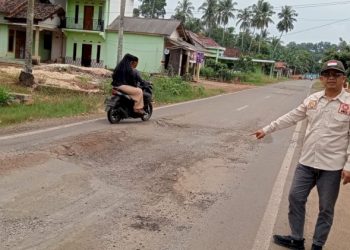 Yusnadi Sidak Jalan Rusak di Gunung Pelindung: Perbaikan Jangan Tunggu Parah