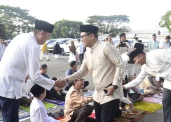 Pimpinan DPRD Lampung dan Gubernur Shalat Idul Adha di Lapangan Saburai