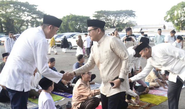 Pimpinan DPRD Lampung dan Gubernur Shalat Idul Adha di Lapangan Saburai