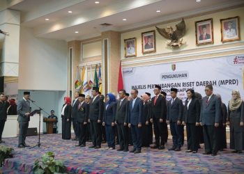 Rektor dan Tiga Akademisi UIN RIL Dikukuhkan sebagai Majelis Pertimbangan Riset Daerah