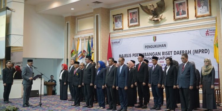 Rektor dan Tiga Akademisi UIN RIL Dikukuhkan sebagai Majelis Pertimbangan Riset Daerah