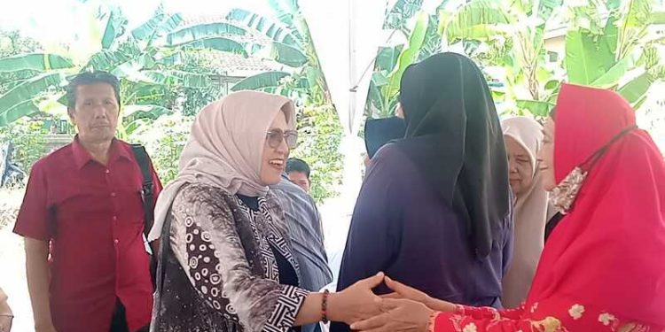 Hj.Wiwik Ajak Masyarkat Terapkan Pola Hidup Sehat Sekaligus Membina Anak Dalam Lingkungan Keluarga