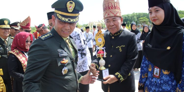 Kasrem 043/Gatam Hadiri Upacara Peringatan HUT Kabupaten Mesuji ke-17, HUT PGRI ke-80, HUT KORPRI ke-54, dan Hari Pahlawan 2025