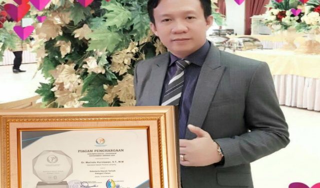 Sekdaprov Dr. Marindo Kurniawan, S.T., M.M. Raih Penghargaan ASKOMPSI Digital Leadership Government Award 2025