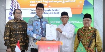 Ketua Senat Serahkan Dokumen Administrasi dan Hasil Pertimbangan Kualitatif Calon Rektor kepada Rektor UIN Raden Intan Lampung