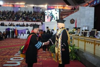 Doktor ke-34 Darmajaya Bikin Bangga! Dr. Dodi Yudo Jadi Wisudawan Terbaik Universitas dan Fakultas di Unila!