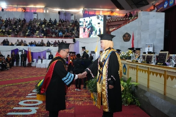 Doktor ke-34 Darmajaya Bikin Bangga! Dr. Dodi Yudo Jadi Wisudawan Terbaik Universitas dan Fakultas di Unila!