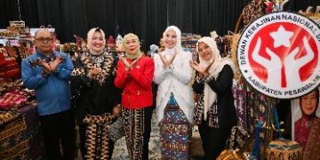 Ketua TP PKK Pesawaran Hadiri Pembukaan Pameran Kriya Jemari Lampung 2025