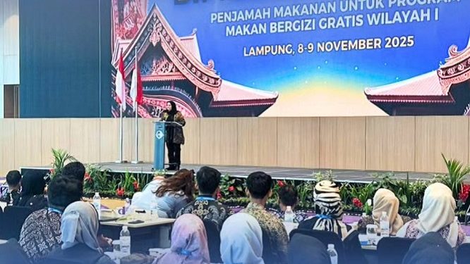 Walikota Bandar Lampung Hadiri Bimtek Petugas Penjamah Makanan Program MBG