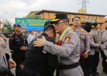 Disertai Gerimis dan Air Mata, Irjen Helmy Santika Tinggalkan Polda Lampung