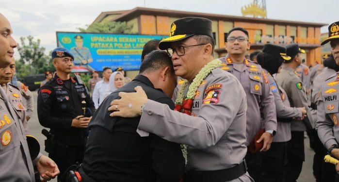 Disertai Gerimis dan Air Mata, Irjen Helmy Santika Tinggalkan Polda Lampung