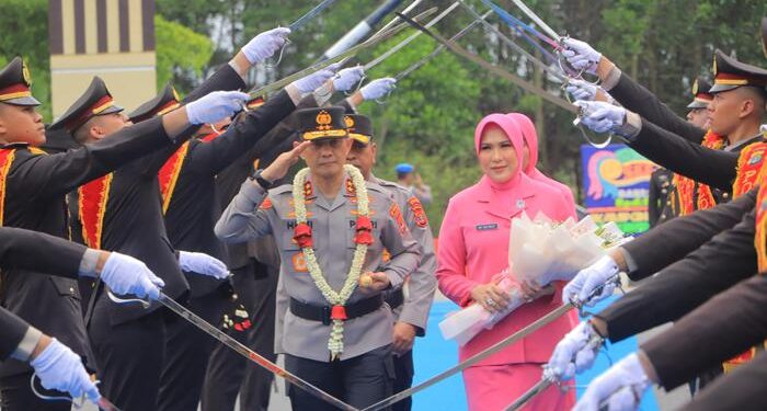 Sambut Kepemimpinan Baru, Polda Lampung Gelar Tradisi Penyambutan untuk Kapolda Irjen Pol Helfi Assegaf