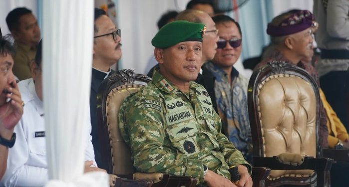 Danrem 043/Gatam Hadiri Upacara Serah Terima Pataka dan Farewell & Welcome Parade Kapolda Lampung