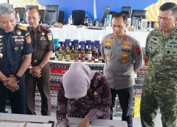 Wujud Sinergi TNI-Bea Cukai, Pangdam XXI/Raden Inten Hadiri Pemusnahan Barang Milik Negara