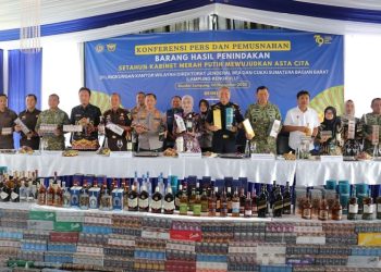 Lindungi Masyarakat dari Peredaran Barang Ilegal, Pemprov Lampung bersama Bea Cukai Sumbagbar Musnahkan Barang Ilegal