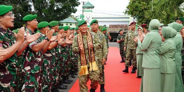 Danrem 043/Garuda Hitam Tekankan Disiplin Dan Hindari Pelanggaran Dalam Kunker Ke Kodim 0427/Way Kanan