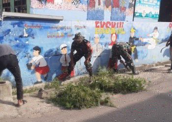 Bersama Warga Anggota Koramil 410-01/Panjang Giat Bersih Lingkungan