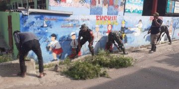 Bersama Warga Anggota Koramil 410-01/Panjang Giat Bersih Lingkungan