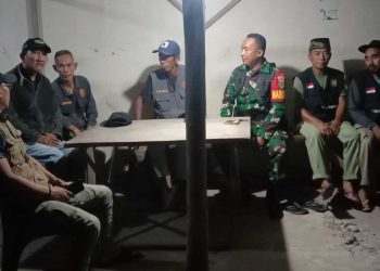 Anggota Koramil 410-01/Panjang Giat Komsos dan Pembinaan Siskamling