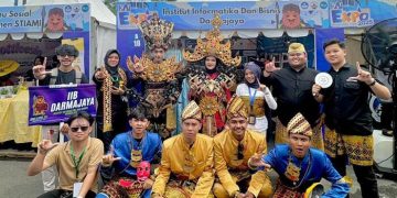 Mahasiswa IIB Darmajaya Tampilkan Tarian Sekura di Pawai Budaya KMI Expo XVI Magelang