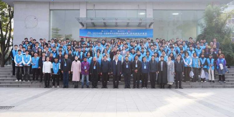 Mahasiswa Sistem Komputer Darmajaya Wakili Lampung dan Indonesia di Ajang Kompetisi IoT International