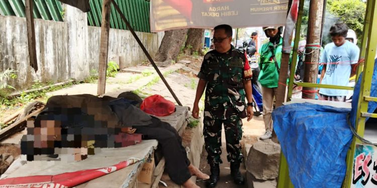 Personil Koramil 410-04/TKT Bantu Menagani Laporan Adanya Penemuan Mayat