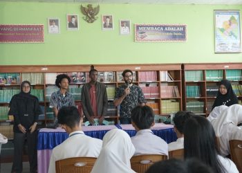 Dosen dan Mahasiswa Asing IIB Darmajaya Gelar Sharing Season di SMAN 6 Bandar Lampung
