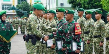 Mayjen TNI Kristomei Sianturi Berikan Apresiasi kepada Prajurit Kodam XXI/Radin Inten yang Berprestasi