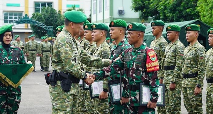 Mayjen TNI Kristomei Sianturi Berikan Apresiasi kepada Prajurit Kodam XXI/Radin Inten yang Berprestasi