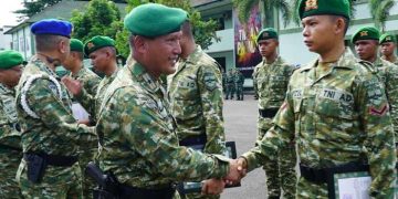 Danrem 043/Garuda Hitam Hadiri Pemberian Piagam Penghargaan Pangdam XXI/Radin Inten kepada Prajurit Korem 043/Gatam