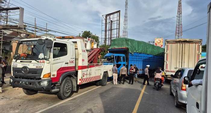 Satlantas Polres Mesuji Evakuasi Tiga Kendaraan Alami Lakalantas di Simpang Pematang