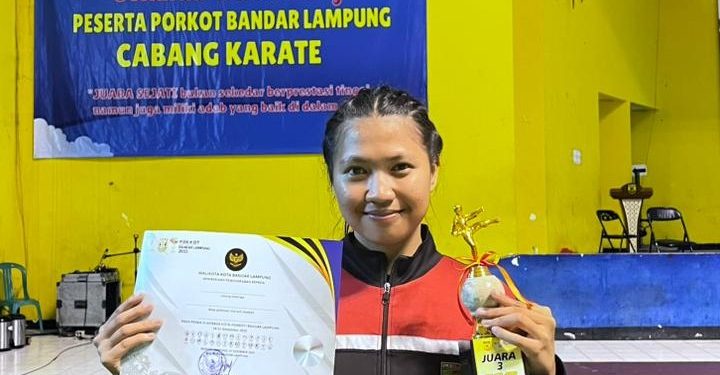 Putri Widya Tembus Beasiswa IIB Darmajaya Berkat Prestasi Karate, Kini Juara di Porkot Bandar Lampung