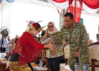 Danrem 043/Garuda Hitam Hadiri Peluncuran Samsat Drive Thru di Mataram Baru