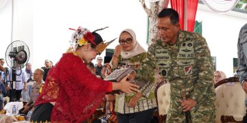 Danrem 043/Garuda Hitam Hadiri Peluncuran Samsat Drive Thru di Mataram Baru