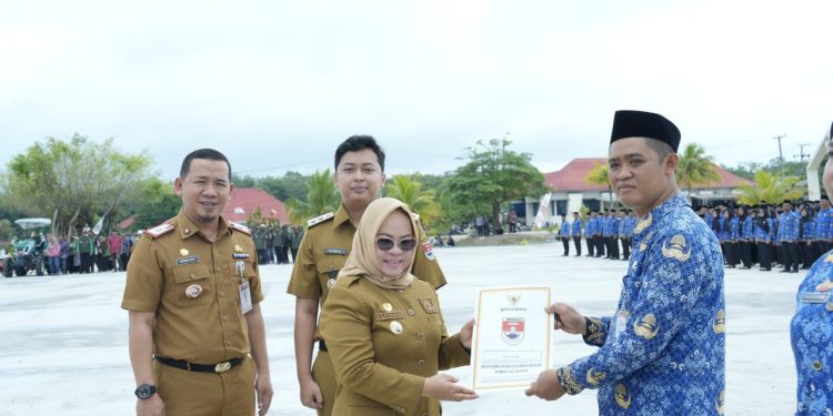 Elfianah Serahkan SK P3K Paruh Waktu Bagi 1123 Honor Pemkab Mesuji