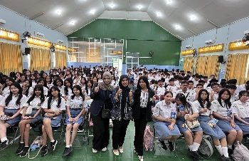 Prodi Hukum Bisnis Darmajaya Edukasi Etika Digital & Kontrak Online di SMA Xaverius