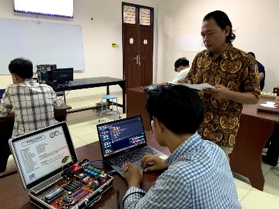 Tingkatkan Daya Saing, Mahasiswa Darmajaya Ikut Sertifikasi IoT & Analis Sistem BNSP