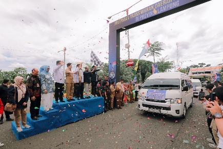 Wamen Transmigrasi Viva Yoga Mauladi Lepas 45 KK Peserta Program Transmigrasi, 10 KK Berasal dari Lampung