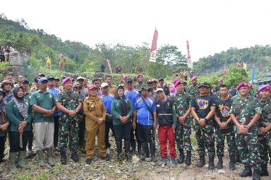 Kolaborasi Pemkot Bandarlampung dan Brigif 4 Mar/BS dalam Apel Grebek Sungai