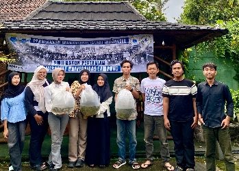 Kaderisasi Membumi, PMII Rayon Pertanian Unila Tebar 1.000 Benih Ikan Nila