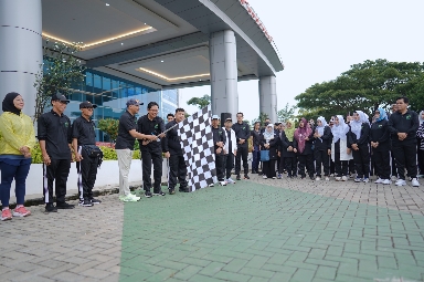 Gubernur Lampung Lepas Peserta Jalan Sehat Dies Natalis ke-57 UIN RIL